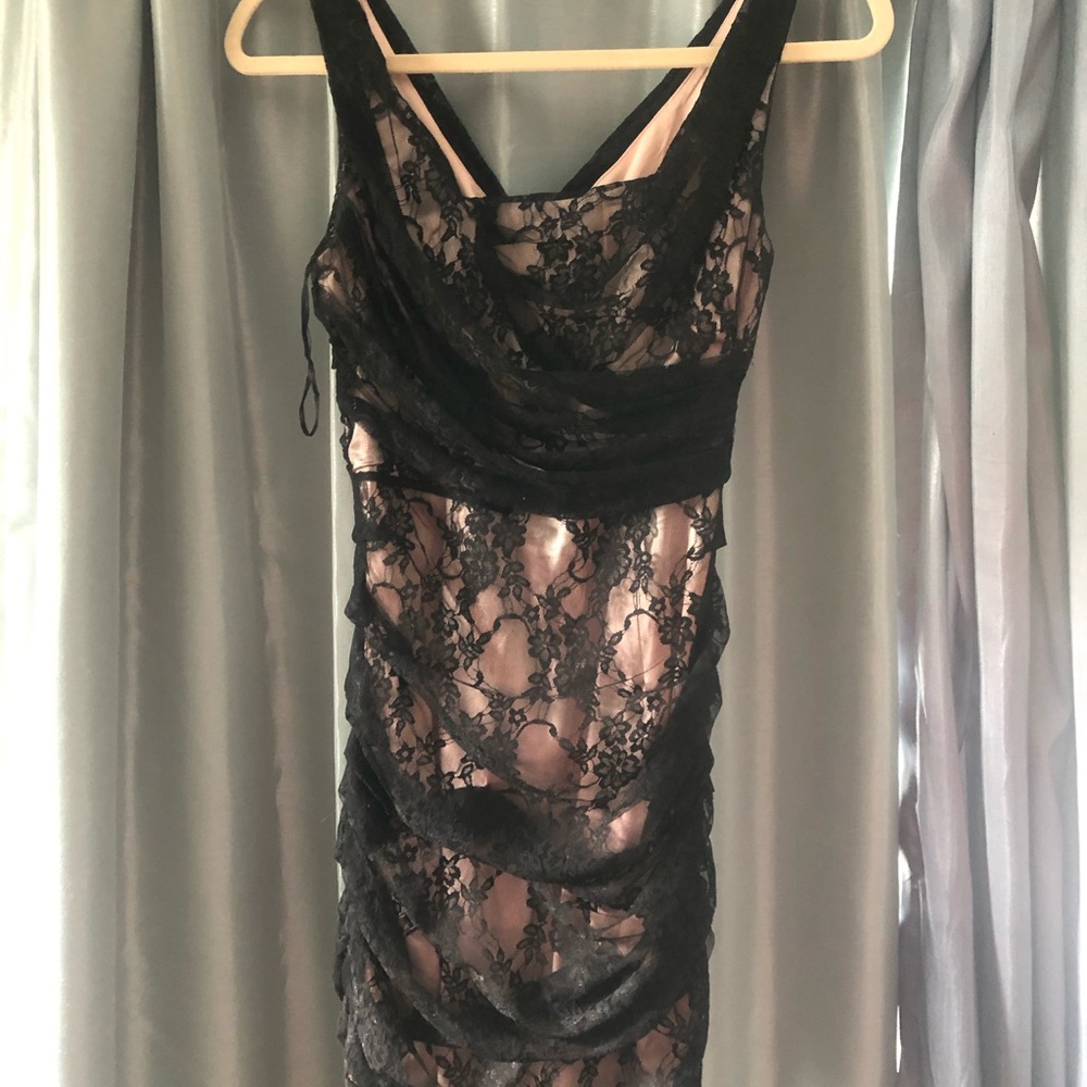EXPRESS Ruched Lace Black & Nude Dress Size 0